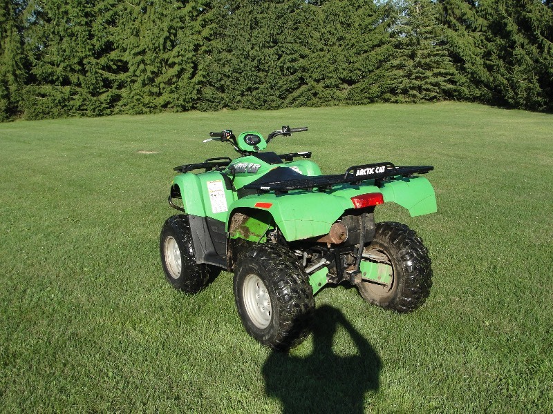 lot 2 image: 2006 650  ARTIC CAT 4 WHEELER