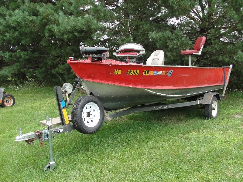 lot 5 image: 1982 LUND 16 FT. ALUMINUM BOAT WITH TRAILER