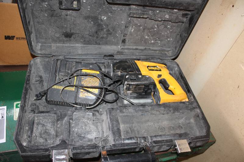 lot 14 image: Dewalt 24V 78in. SDS Rotary Hammer w Battery, Charger, Case