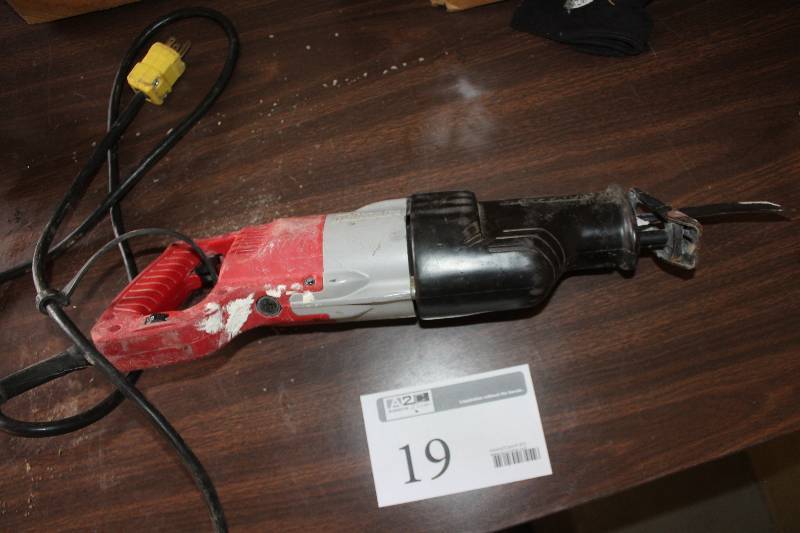 lot 19 image: Milwaukee Tools Sawzall