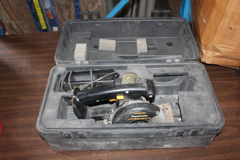 lot 22 image: Panasonic 15.6V Metal Cutter w Charger, Case