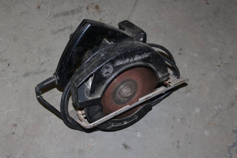 lot 29 image: Black & Decker 7.25in. Circular Saw