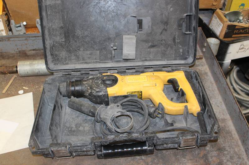 lot 38 image: Dewalt 1in. SDS Rotary Hammer Steel Drilling 12in. w Case