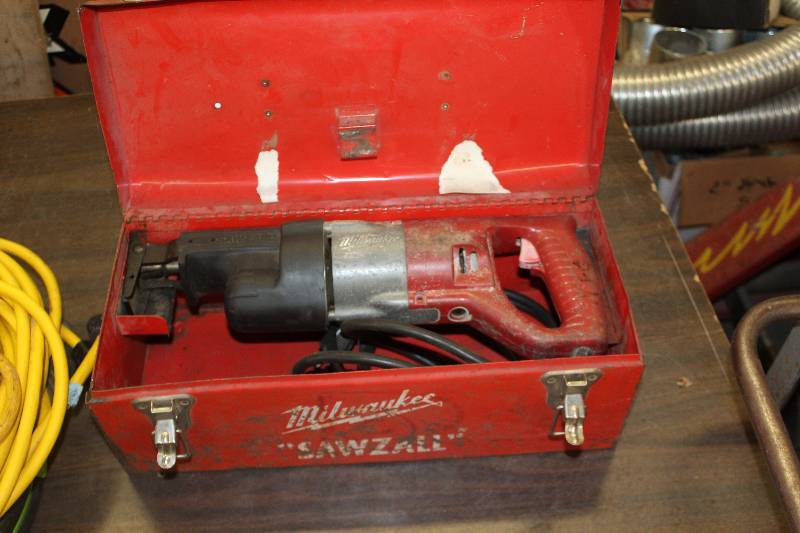 lot 50 image: Milwaukee Tools Sawzall w Case