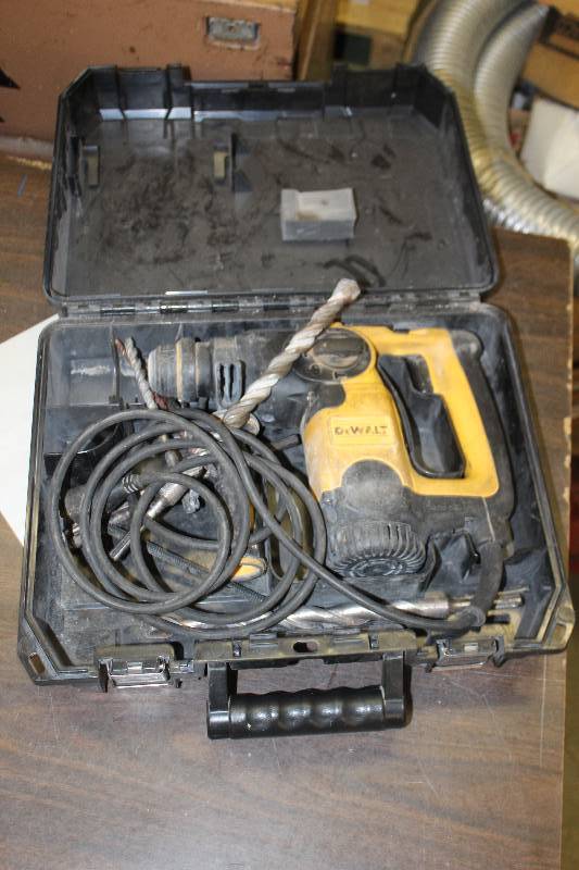 lot 58 image: Dewalt L-Shape Three Model SDS w Case