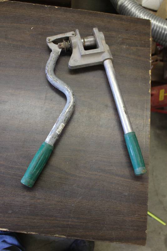 lot 60 image: Greenlee 710 Metal Stud Punch