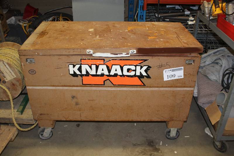lot 109 image: Knack 4-Wheel Metal Storage Bin w Hinged Lid, Tool Tray