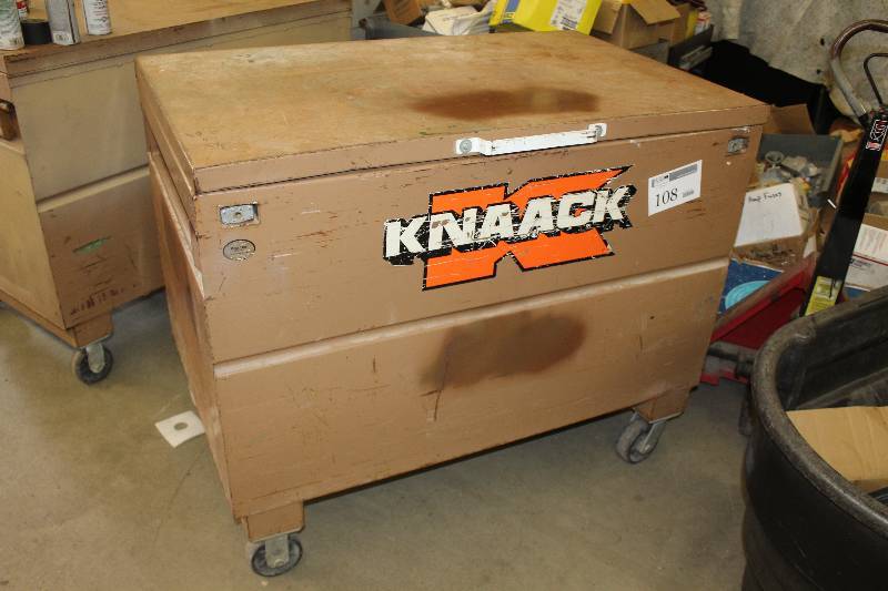 lot 108 image: Knack Jobmaster 4830 4-Wheel Metal Storage Bin w Hinged Lid, Tool Trays