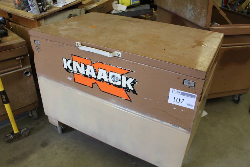 lot 107 image: Knack Jobmaster 4820 4-Wheel Metal Storage Bin w Hinged Lid, Tool Trays