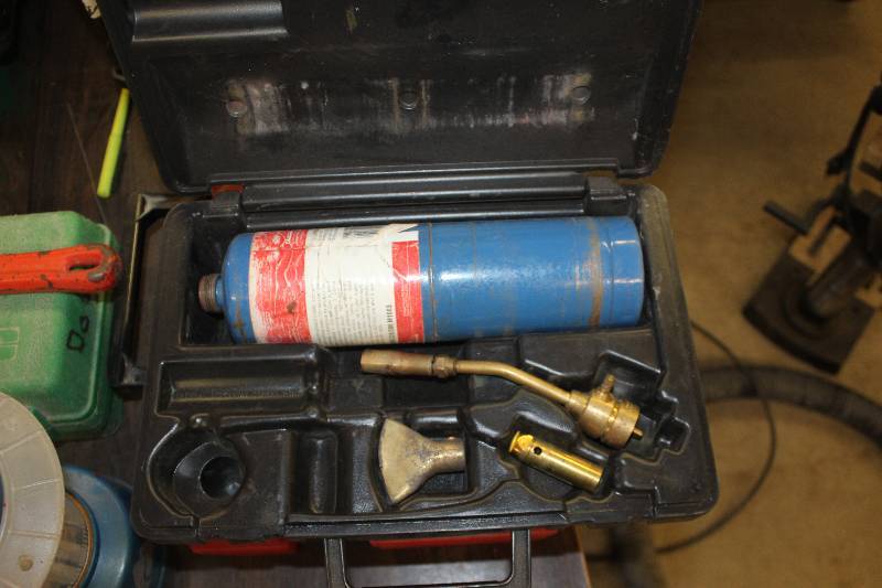 lot 75 image: Propane Torch Kit w Tank, Heads, Case