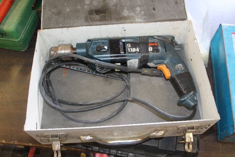lot 79 image: Bosch VSR 12in. Drill w Case