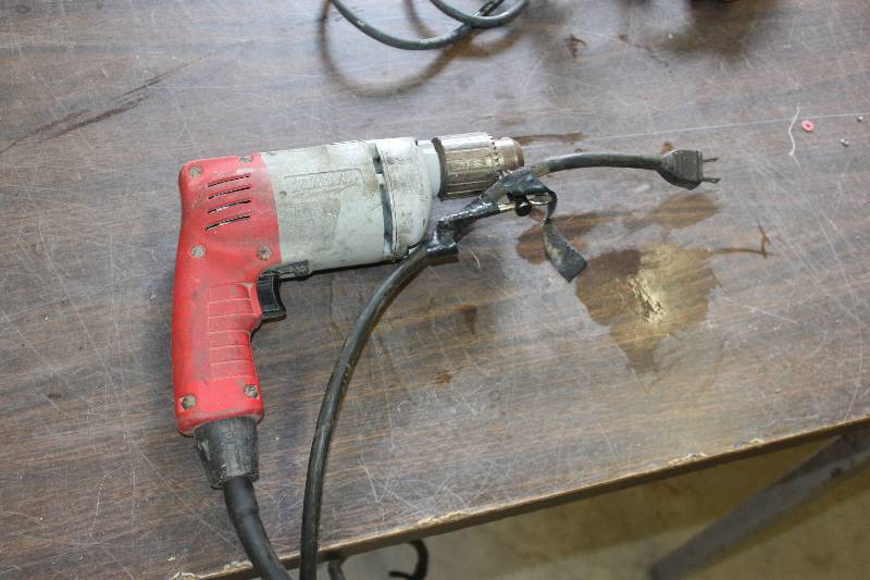 lot 92 image: Milwaukee Tools Heavy Duty 38in. Hole Shooter