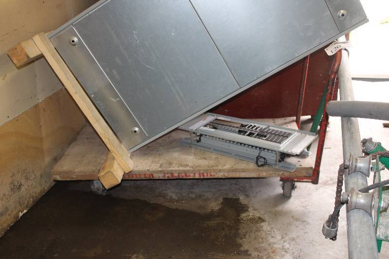 lot 120 image: 4-Wheel Utility Cart