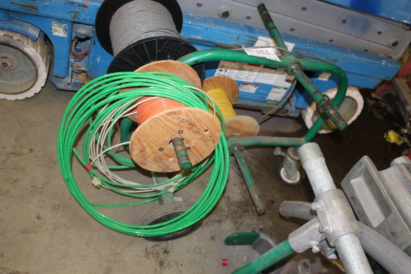 lot 121 image: Greenlee 909 Wire Dispenser w Spool
