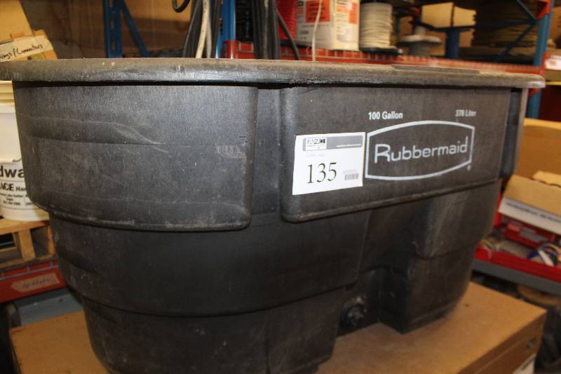 lot 135 image: Rubbermaid  100-Gallon Bin