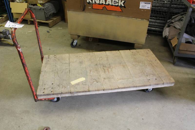lot 139 image: 4-Wheel Flat Utility Cart