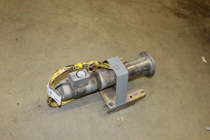 lot 151 image: Intermittent Duty Electric Cable Puller Tugger