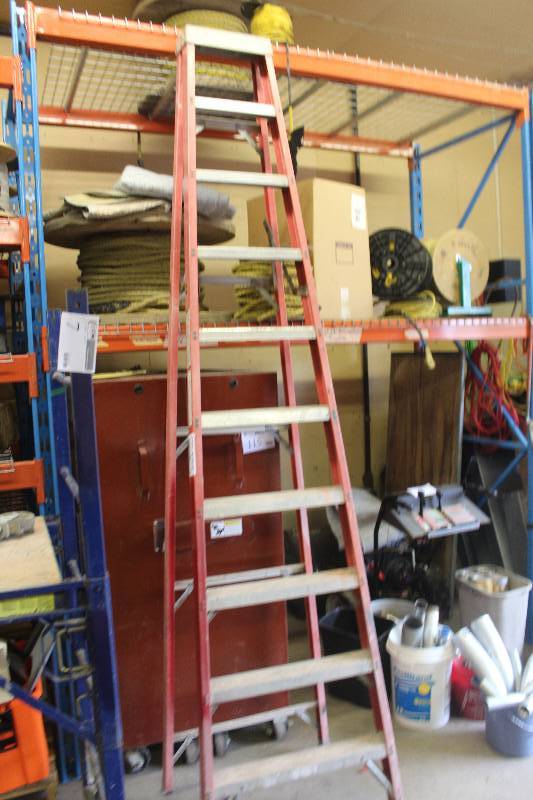 lot 164 image: 10ft. Fiberglass Aluminum Ladder