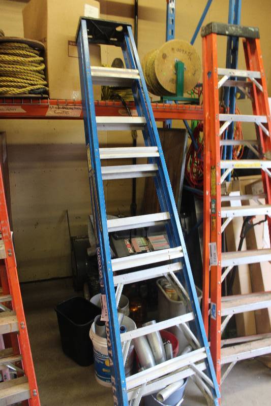 lot 167 image: Keller 8ft. Fiberglass Aluminum Ladder