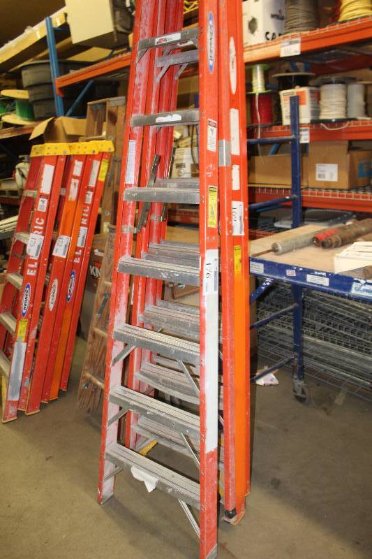 lot 176 image: Werner 8ft. Fiberglass Aluminum Ladder