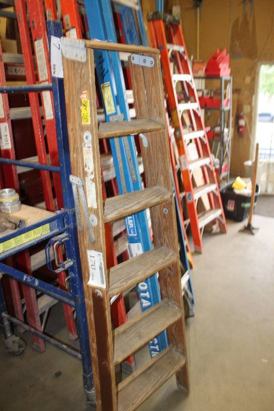 lot 170 image: 6ft. Wood Ladder