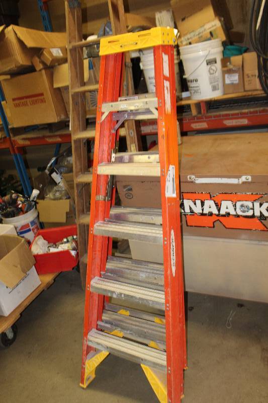 lot 172 image: Werner 6ft. Fiberglass Aluminum Ladder