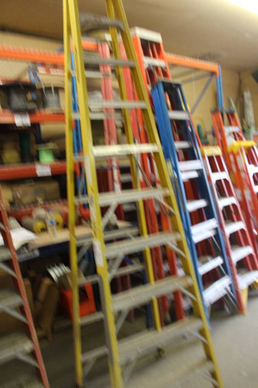 lot 178 image: Werner 10ft. Fiberglass Aluminum Ladder
