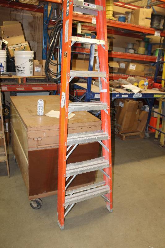 lot 179 image: Keller 8ft. Fiberglass Aluminum Ladder