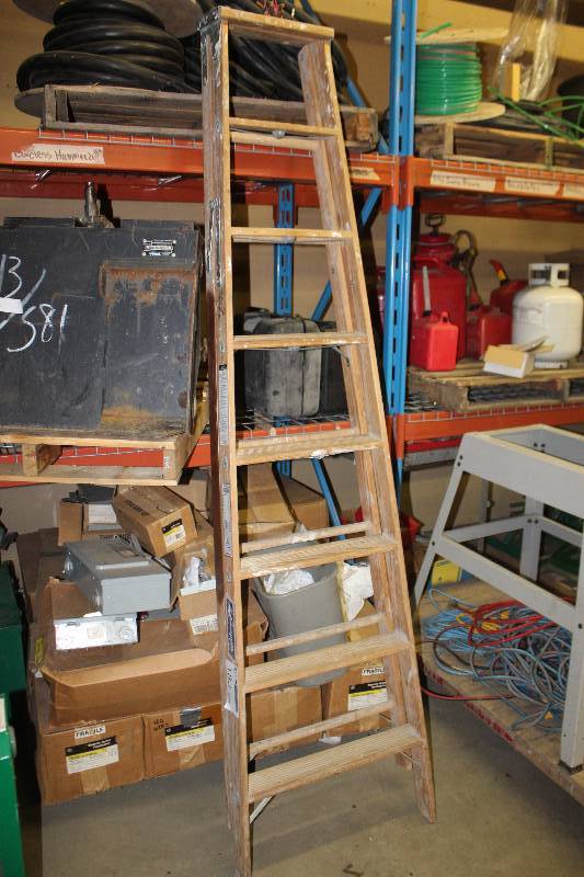 lot 182 image: Louisville 8ft. Wood Ladder