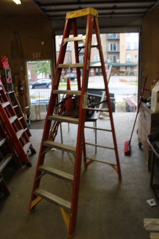 lot 186 image: Werner 8ft. Fiberglass Aluminum Ladder