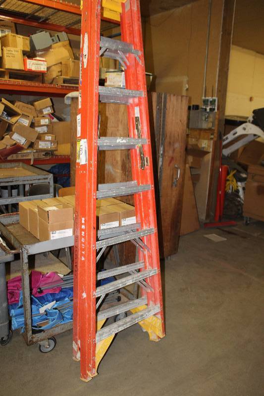 lot 185 image: Werner 8ft. Fiberglass Aluminum Ladder