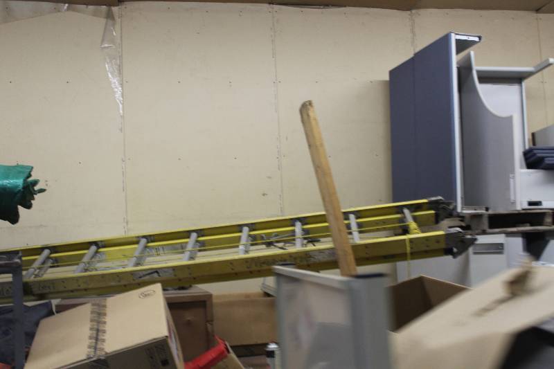 lot 194 image: 14ft. Fiberglass Aluminum Extension Ladder