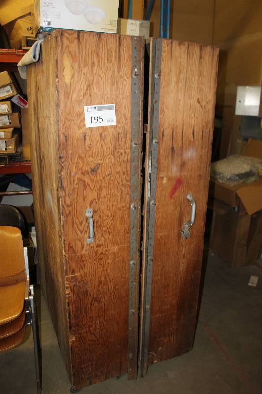 lot 195 image: 2-Door Work Box