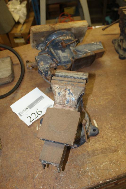 lot 226 image: Lot of (2) Bench Vises