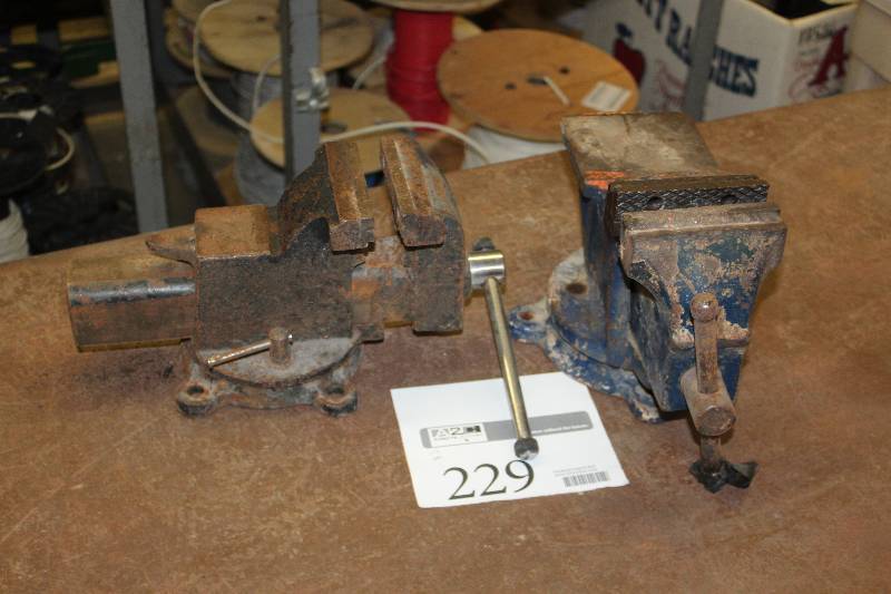 lot 229 image: Lot of (2) Bench Vises