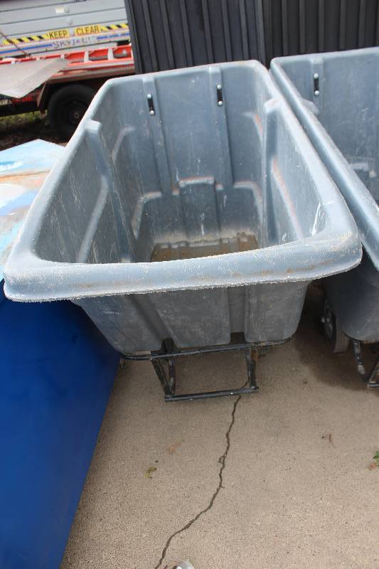 lot 251 image: 2-Wheel Plastic Utility Cart