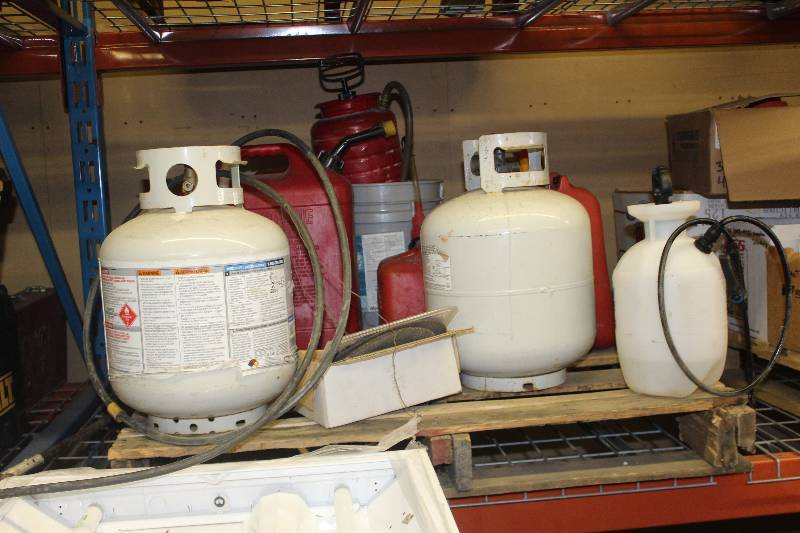 lot 280 image: Pallet Lot of Fuel Tanks - Propane, Other
