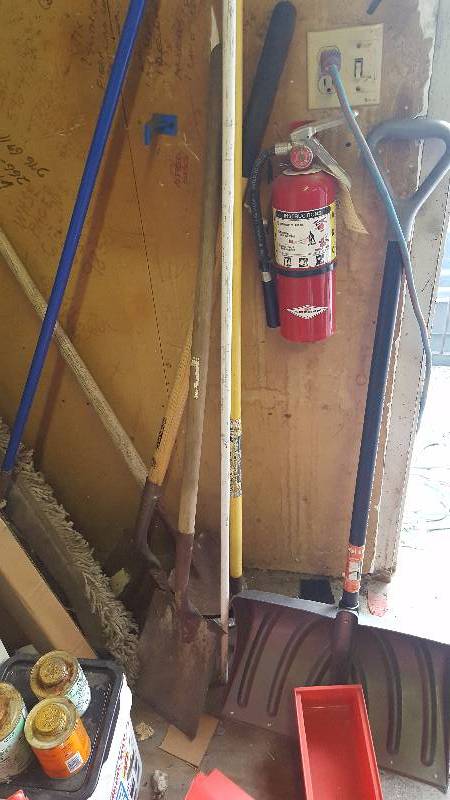 lot 340 image: Lot of (6) Long Handled Tools