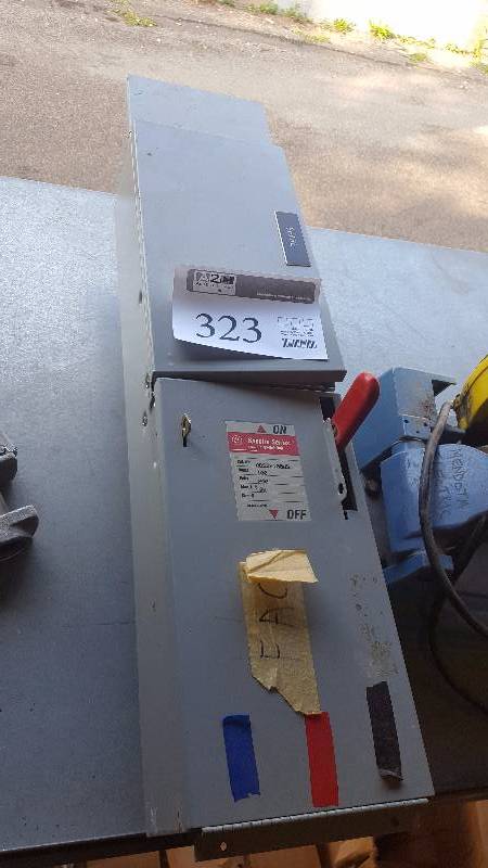 lot 323 image: GE Spectre Series Fusible Switch, Three Phase