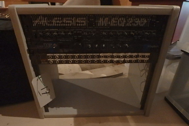 lot 17 image: Electronics Rack