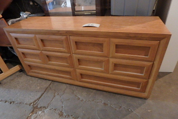 lot 46 image: Chest of Drawers