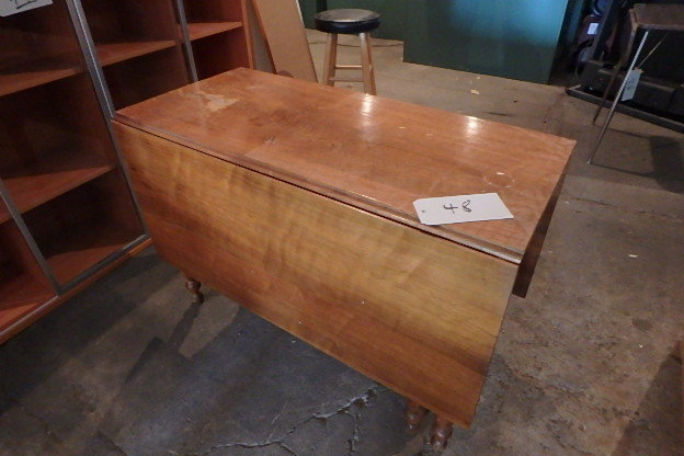 lot 48 image: Antique Drop Leaf