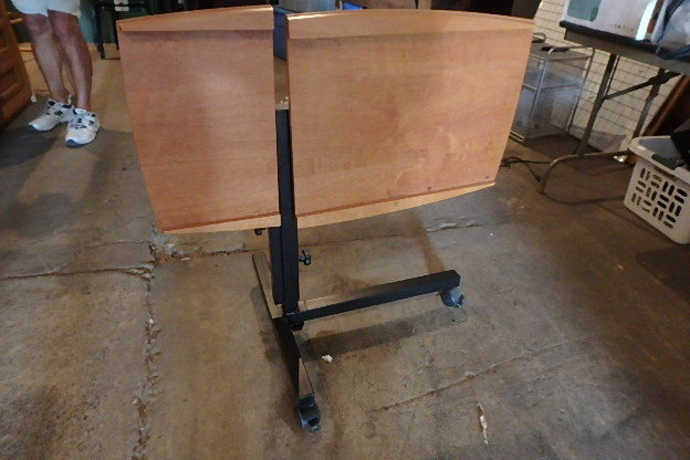 lot 50 image: ReadingLaptop Rolling Chair Desk