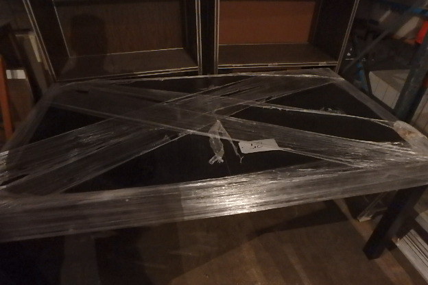 lot 58 image: Dark Table wleaves