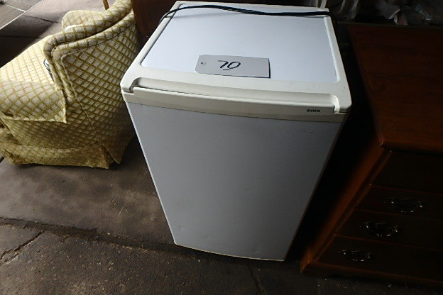 lot 70 image: Man Cave Beer Dispenser