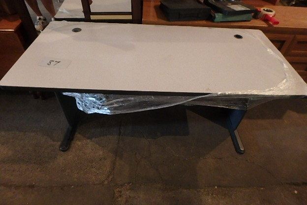 lot 87 image: Desk