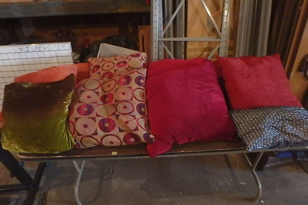 lot 90 image: Couch Pillows