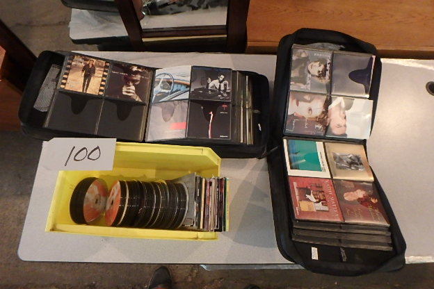 lot 100 image: 100s of CDs
