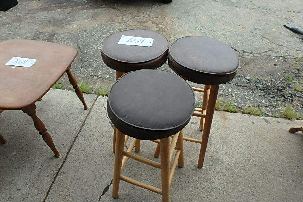 lot 107 image: 3 Stools