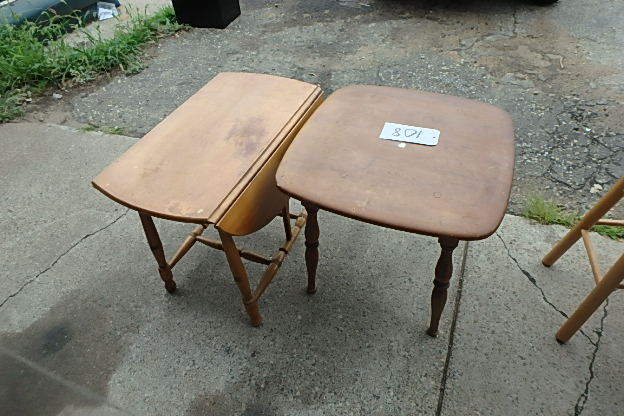 lot 108 image: 2 Small tables